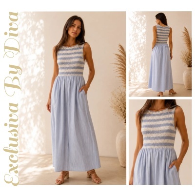 Vestido comprido azul claro com parte superior listrada azul e branca com bolsos