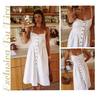 Vestido branco de alças finas com botões frontais e detalhe ondulado