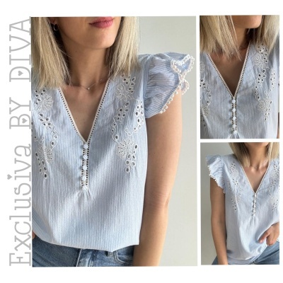 T-shirt azul claro com bordados e folhos nas mangas