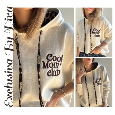 Camisola creme com capuz e texto bordado