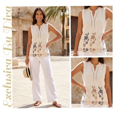 Blusa branca sem mangas com flores azuis e castanhas