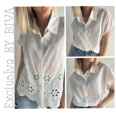 Blusa branca feminina com bordados florais e botões, usada com calças de ganga azuis.
