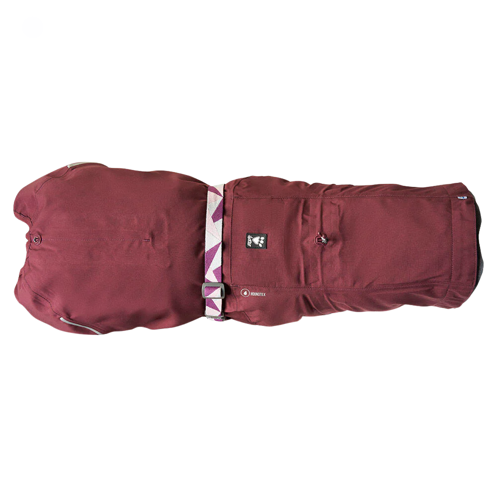 Mudventure Dog Coat ECO - Blackberry - Capa da Chuva - Hurtta Roupa de bebé bordô com bolso e cinta geométrica em fundo branco