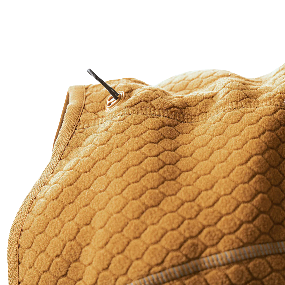 Warming Midlayer ECO Dog Jacket - Desert - Camisola interior - Hurtta Tecido castanho acolchoado com padrão em escala e cordão preto
