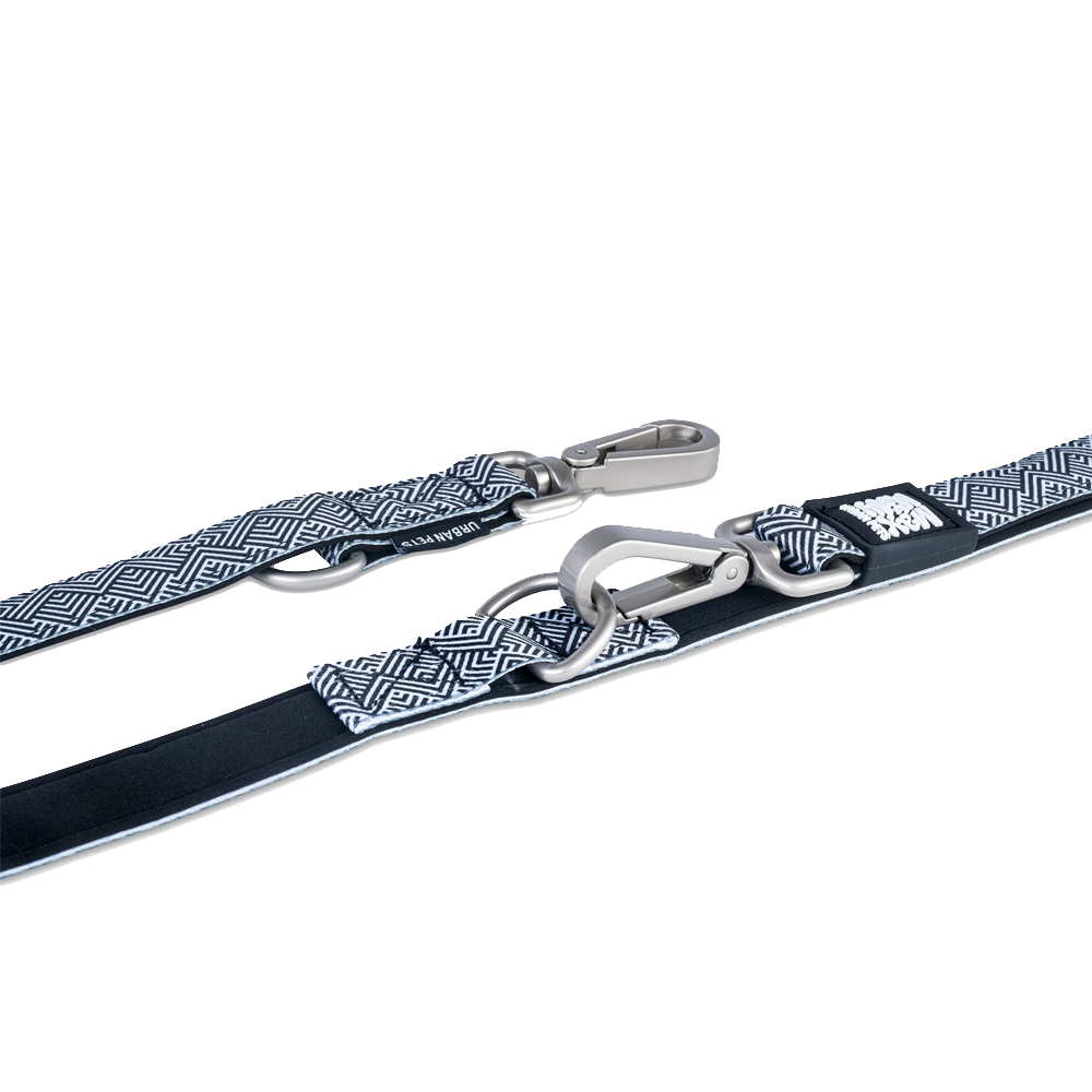 MAX & MOLLY - TRELA MULTI Mykonos Black Coleira ou trela para animais com padrão geométrico preto e branco e fechos metálicos prateados