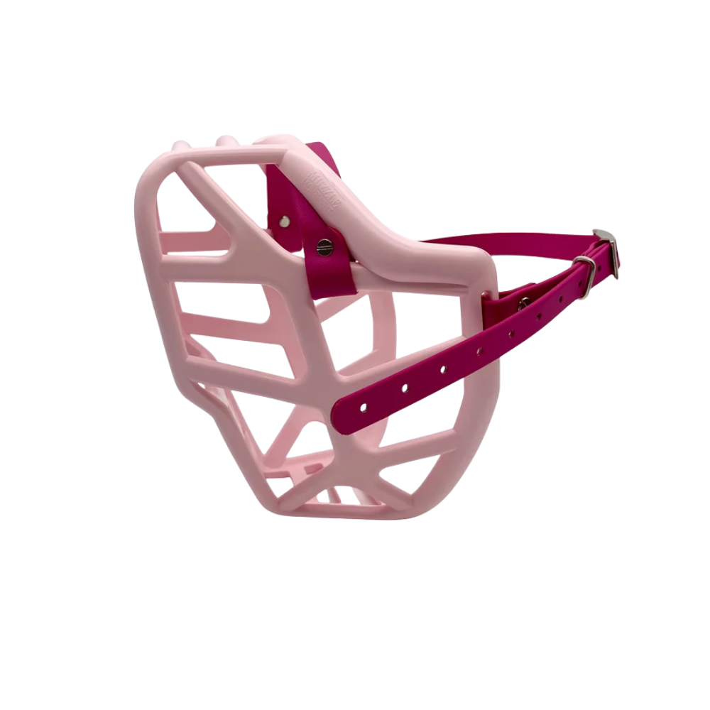 Mitzy - The Muzzle Movement Focinheira de plástico cor-de-rosa clara com correia ajustável cor-de-rosa mais forte