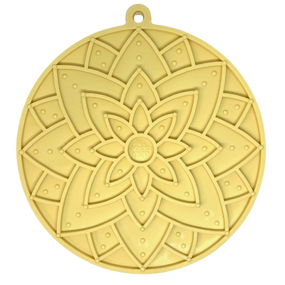 Tapete Lotus eMat Enrichment Lickmat com ventosas Utensílio redondo de silicone amarelo com padrão floral