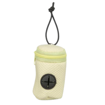 Bolsa pequena bege com padrão texturizado e fecho amarelo com cordão preto