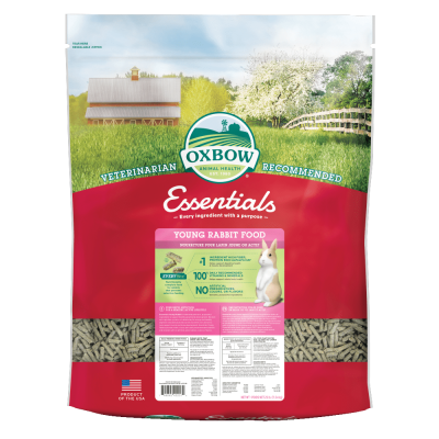 Pacote vermelho de alimento para coelho jovem Oxbow Essentials com imagem rural