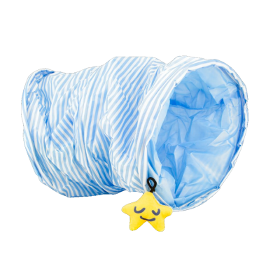 Túnel infantil riscas azuis e brancas com estrela amarela pendurada