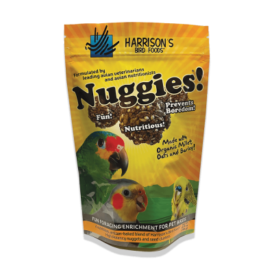 Embalagem amarela de alimento para aves com imagens de papagaios e nuggets