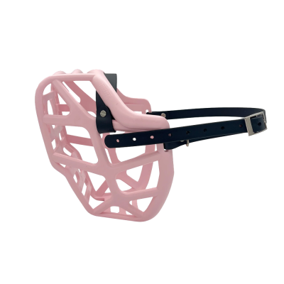 Focinho de proteção para cão cor-de-rosa com correia preta ajustável