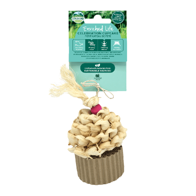 Brinquedo animal cupcake feito de materiais naturais, base castanha e fibras claras, etiqueta azul-verde com texto.