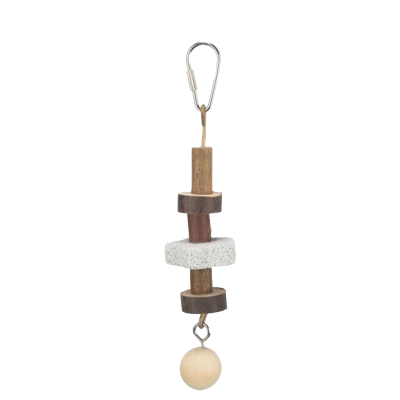 Chaveiro com discos de madeira e esfera pendurada