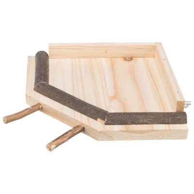 Bandeja de madeira clara com varas escuras e estrutura simples