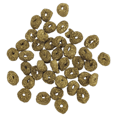 Anéis castanhos granulados dispersos sobre fundo preto