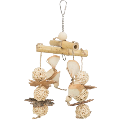 Móbile decorativo de bambu, bolas de fibra e madeira natural