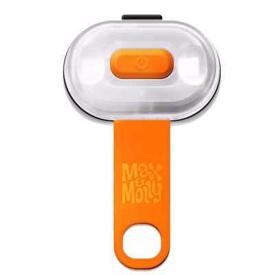 Dispositivo plástico com botão laranja e alça com texto Max & Molly