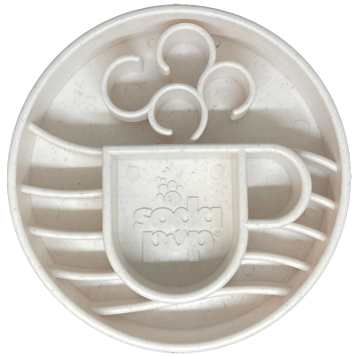 Prato plástico branco com divisórias e copo pequeno no centro