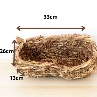 Cesto retangular de palha com medidas em fundo branco