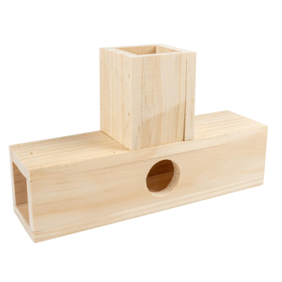 Estrutura de madeira clara com orifício circular