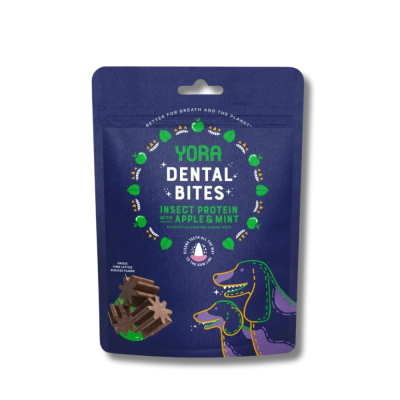 Embalagem azul de snacks para cães YORA Dental Bites com texto e ilustrações de cães e snacks