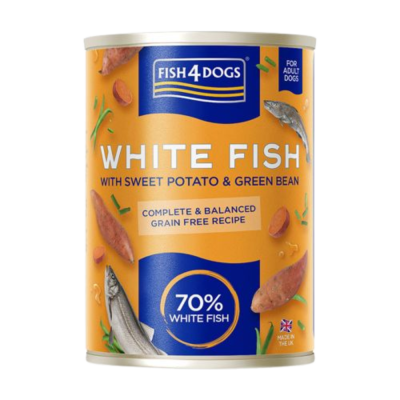 Lata de comida húmida Fish4Dogs sabor White Fish para cães, com imagens de peixe, batata doce e feijão verde.