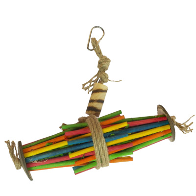 Brinquedo para aves colorido feito de palitos e corda com gancho