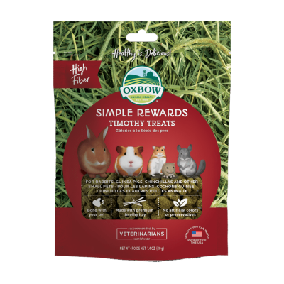 Pacote vermelho de guloseimas para pequenos animais Oxbow Simple Rewards Timothy Treats com imagens de vários pequenos animais
