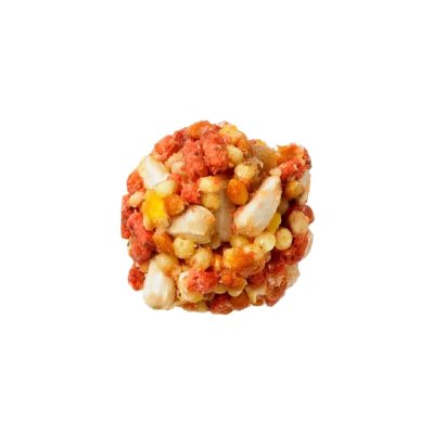 Bola de snacks colorida feita de frutos secos e cereais