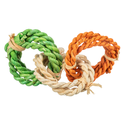 Três cordas enroladas em verde, bege e laranja com textura trançada