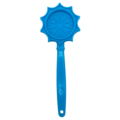 Escova azul de plástico com cabo longo e cabeça redonda com padrão