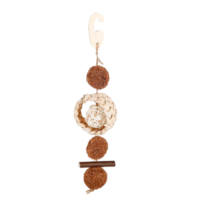 Brinquedo pendurado para animais com bolas de fibra natural, aro trançado e bastão de madeira