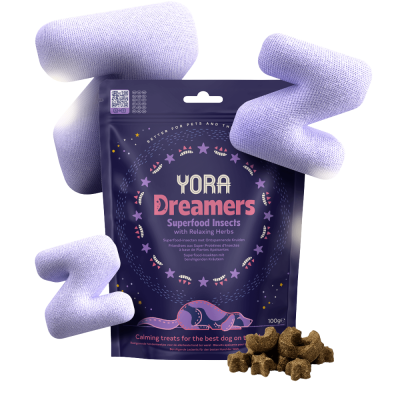 Pacote roxo de snacks para cães YORA Dreamers com snacks em forma de estrelas.