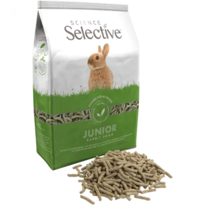 Embalagem de ração para coelhos Science Selective Junior com pellets na frente.