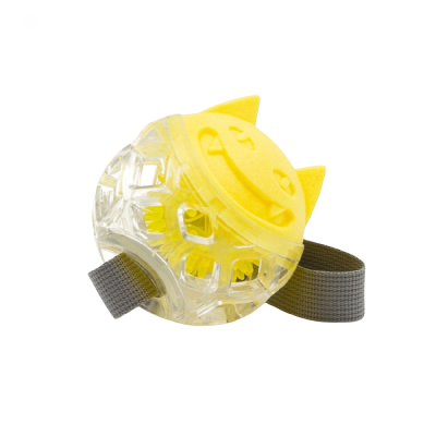 Ratoeira amarela e transparente com alça cinzenta sobre fundo branco