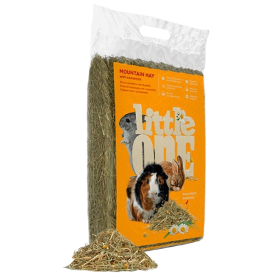 Pacote de feno Mountain Hay Little One para pequenos animais com rótulo alaranjado e feno