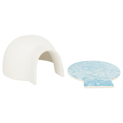 Iglu branco com textura ao lado de base azul marmoreada.