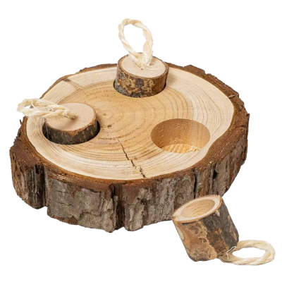 Base redonda em madeira natural com três rolhas de madeira com cordão de sisal