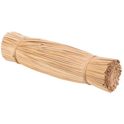 Molho de varetas finas e secas de madeira clara amarradas