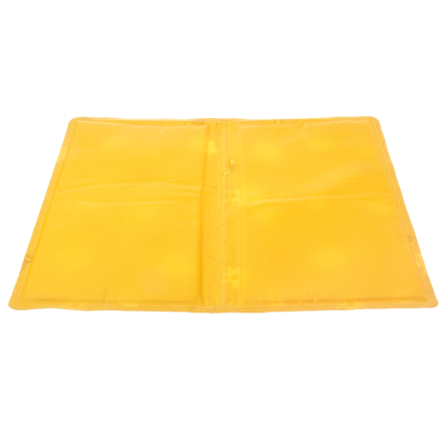 Capa de caderno amarela translúcida em plástico