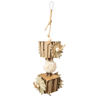 Pendurador decorativo de materiais naturais com caixas de papelão, bolas brancas e flores