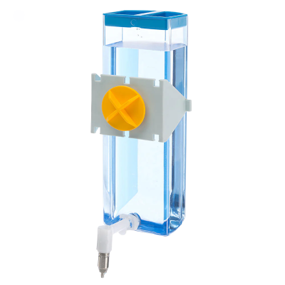 Bebedouro transparente com tampa azul e suporte branco para animais