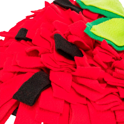 Tecido fleece vermelho, preto e verde sobreposto