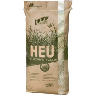 Saco de feno Bunny Nature em papel castanho com ilustração de relva e texto em alemão.