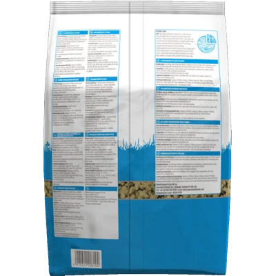 Parte traseira de saco de ração branco e azul com texto e código de barras