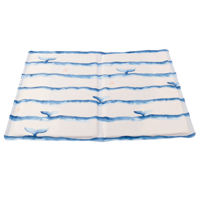 Lenço quadrado branco com listras azuis e caudas de baleia