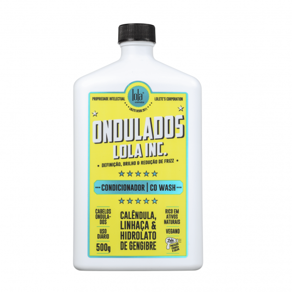 LOLA ONDULADOS CONDICIONADOR CO WASH 500G Frasco branco de condicionador Ondulados Lola Inc. com rótulo amarelo e azul