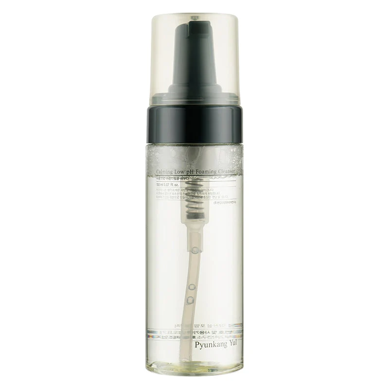 Pyunkang Yul Calming Moisture Low Ph Foaming Cleanser 150 Ml Frasco transparente com válvula e texto Pyunkang Yul