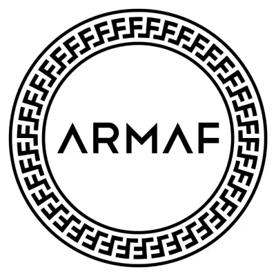 Logotipo circular ARMAF em preto e branco com padrão geométrico